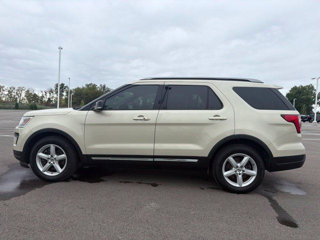 Used 2018 Ford Explorer XLT w/ Equipment Group 202A FWD image 14