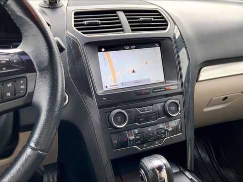 Certified 2018 Ford Explorer XLT w/ Equipment Group 202A image 7