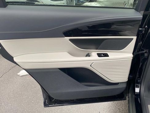 New 2026 Lincoln Nautilus Premier image 8