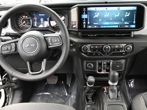 Used 2025 Jeep Wrangler Unlimited Sport AWD/4WD image 30