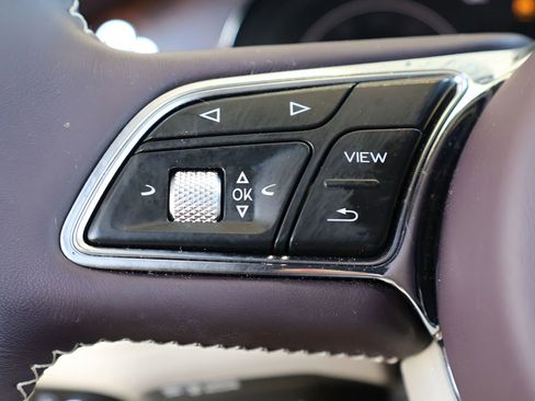 Used 2023 Bentley Bentayga Extended Wheelbase AWD/4WD image 27