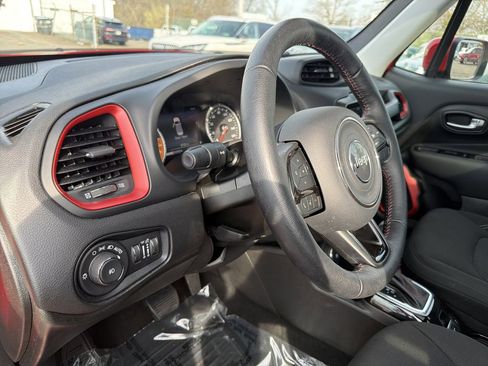 Used 2022 Jeep Renegade Latitude w/ Sun/Sound Group image 20