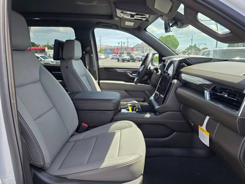 New 2026 GMC Yukon XL Elevation w/ Elevation Premium Package AWD/4WD image 10