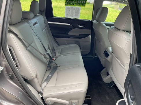 Used 2015 Toyota Highlander XLE AWD/4WD image 41