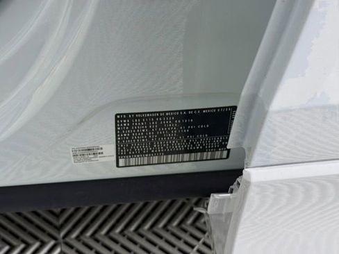 New 2025 Volkswagen Tiguan SE R-Line image 32