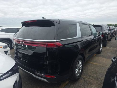 Used 2024 Kia Carnival LX FWD image 9
