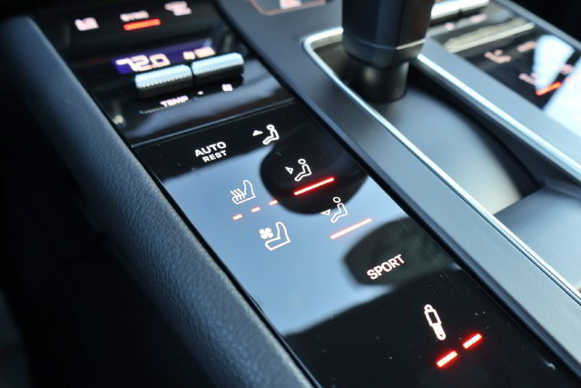 Used 2024 Porsche Macan S AWD/4WD image 29