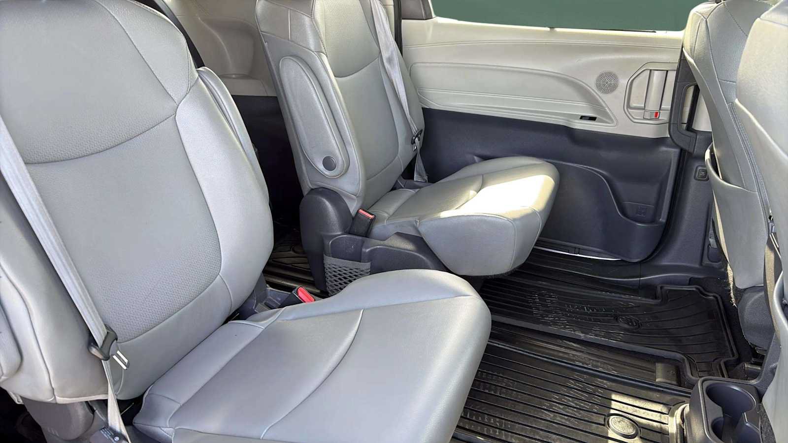 Used 2021 Toyota Sienna XLE AWD/4WD image 14