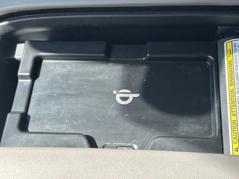 Used 2022 Toyota Highlander XLE FWD image 32