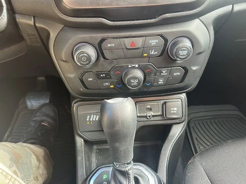 Used 2021 Jeep Renegade Sport image 21