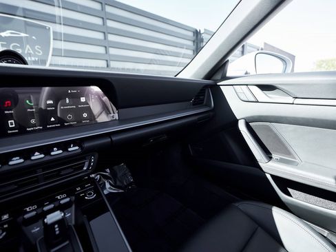 Used 2024 Porsche 911 Carrera 4S image 69