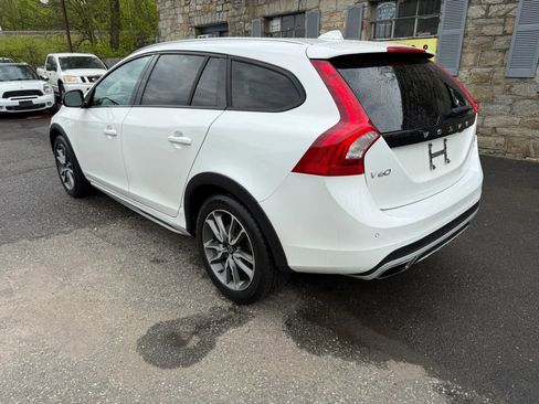 Used 2017 Volvo V60 T5 Cross Country w/ Convenience Package AWD/4WD image 4