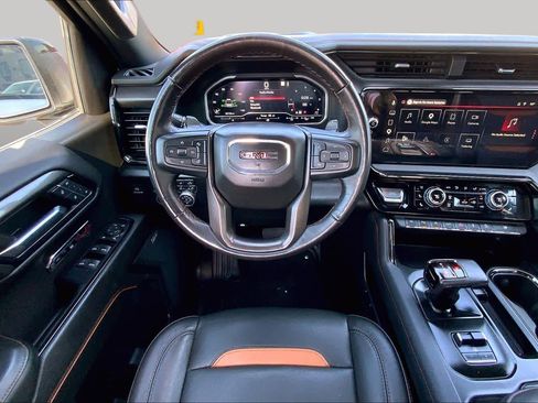 Used 2022 GMC Sierra 1500 AT4 w/ Technology Package AWD/4WD image 6