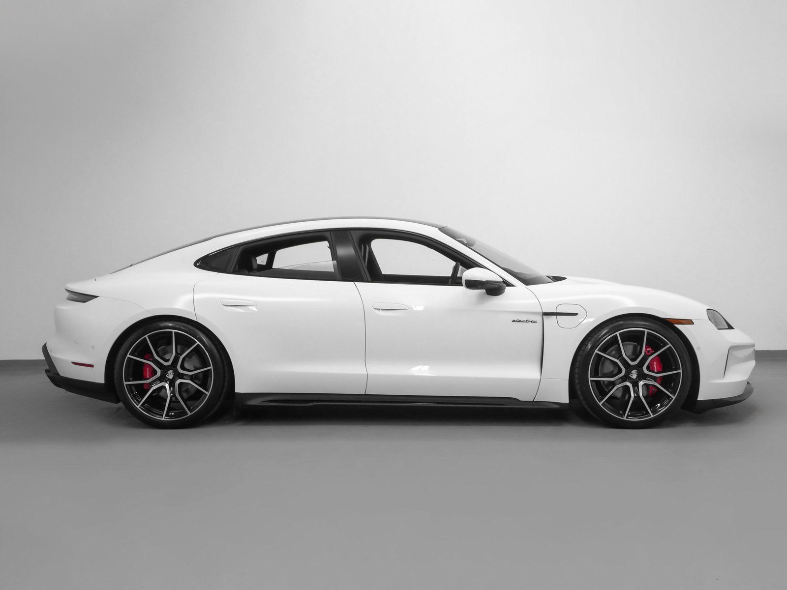 Used 2025 Porsche Taycan 4S AWD/4WD image 13