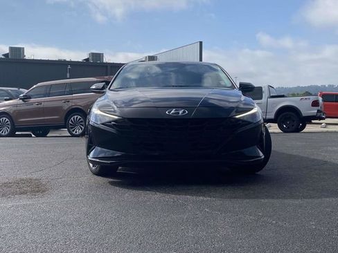 Used 2023 Hyundai Elantra SEL w/ Convenience Package FWD image 9