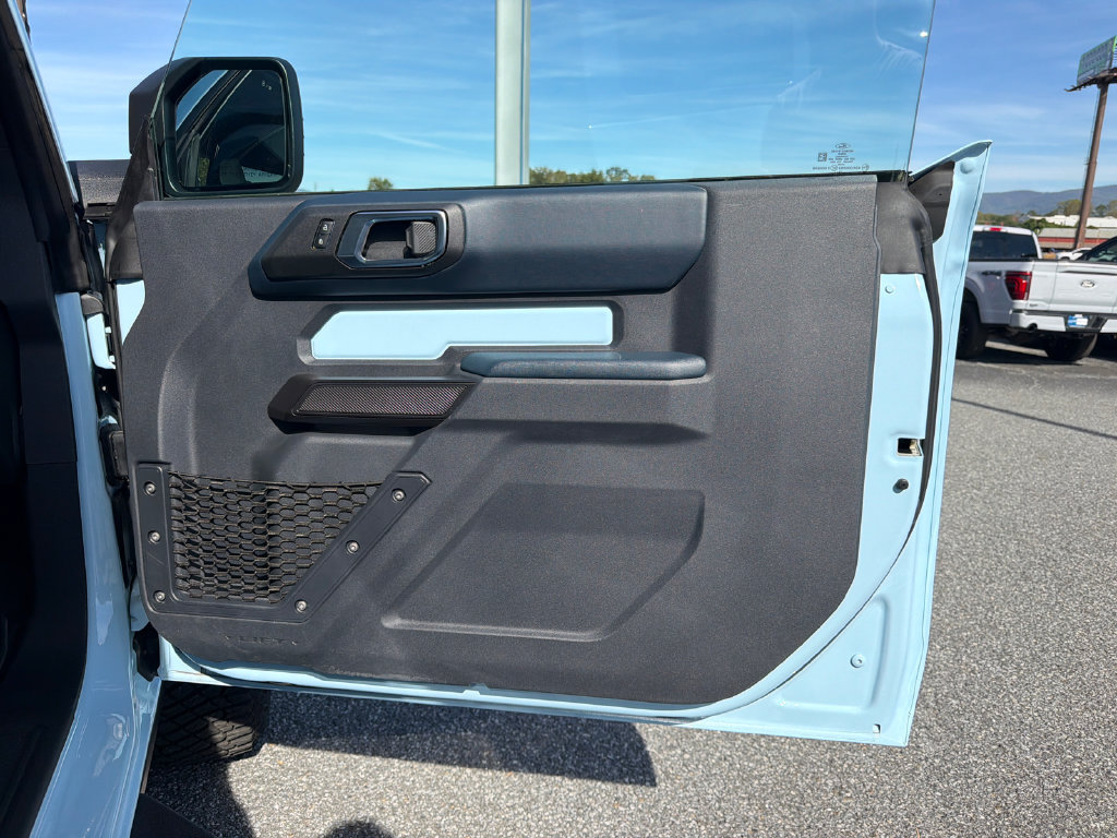 Used 2024 Ford Bronco Heritage Edition AWD/4WD image 14