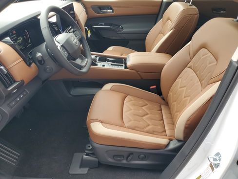 New 2026 Nissan Pathfinder Platinum image 12