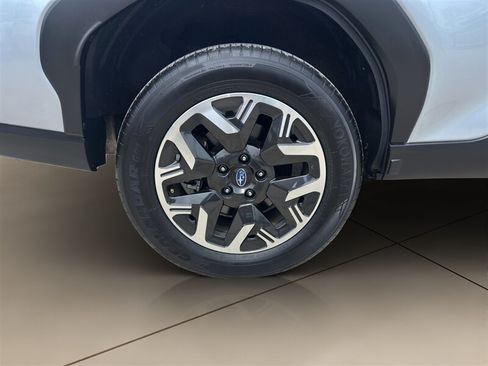 Used 2025 Subaru Forester Premium AWD/4WD image 17