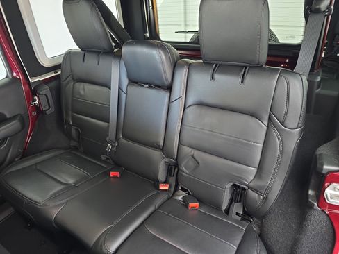 Used 2021 Jeep Wrangler Unlimited Sahara image 13