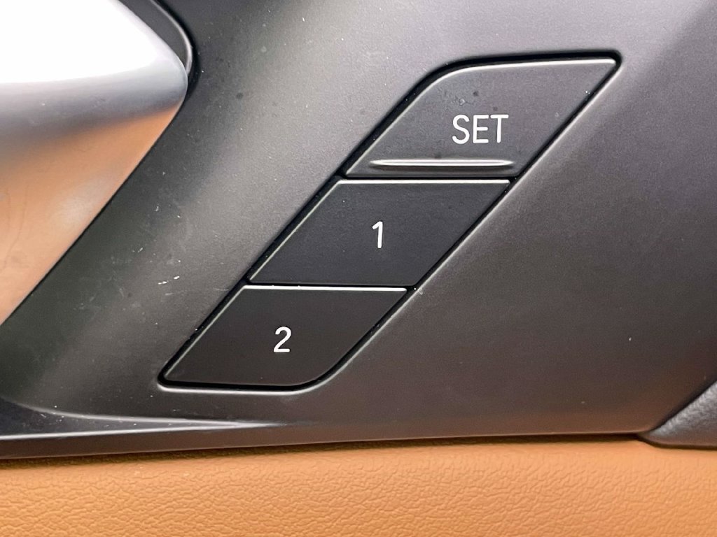 Used 2025 BMW X5 xDrive40i w/ M Sport Package AWD/4WD image 36