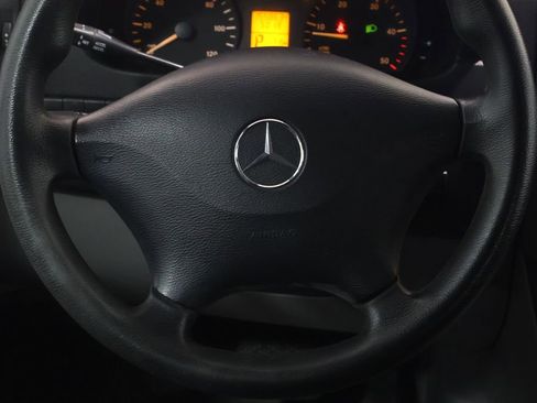 Used 2016 Mercedes-Benz Sprinter 2500 image 17