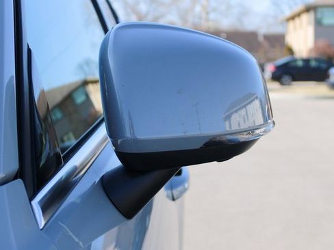 Used 2025 Volvo XC40 B5 Plus image 7