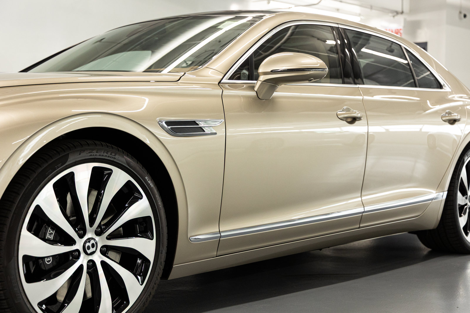 Used 2026 Bentley Flying Spur V8 AWD/4WD image 15