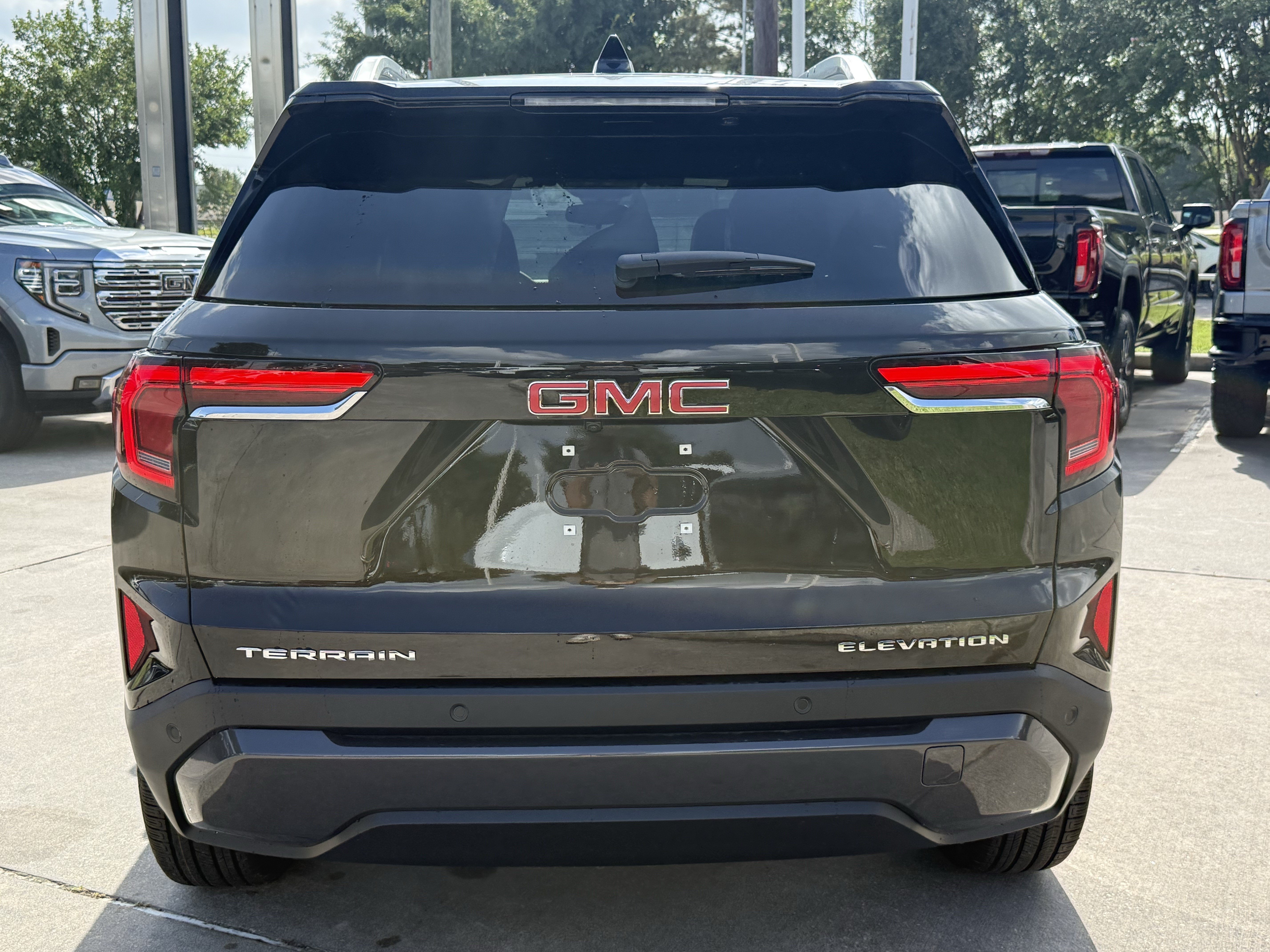 New 2027 GMC Terrain Elevation w/ Elevation Premium Package FWD image 6