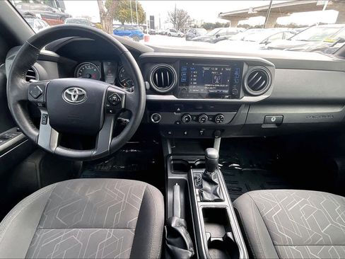 Used 2016 Toyota Tacoma TRD Sport image 15