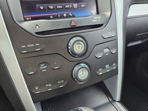 Used 2013 Ford Explorer XLT FWD image 69