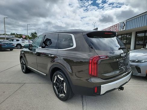 Used 2024 Kia Telluride S image 3