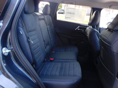 New 2025 Mitsubishi Outlander SE image 29