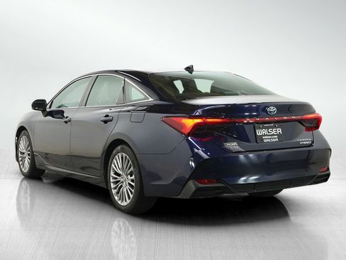 Used 2022 Toyota Avalon Limited FWD image 3