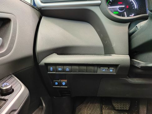 Used 2023 Toyota Sienna XSE w/ XSE Plus Package AWD/4WD image 9