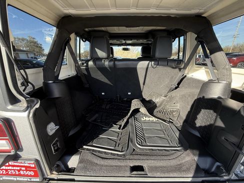 Used 2014 Jeep Wrangler Unlimited Sport image 11