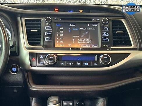 Used 2017 Toyota Highlander XLE image 15