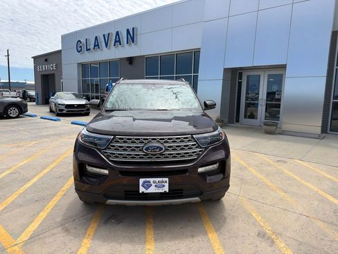 Used 2023 Ford Explorer Limited w/ Equipment Group 301A AWD/4WD image 2
