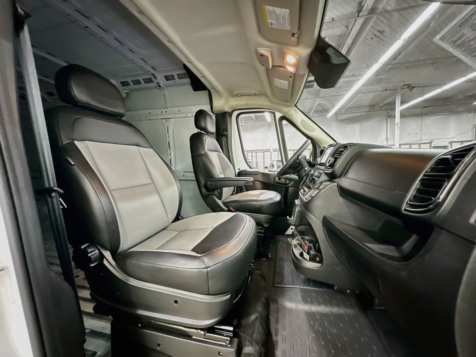 Used 2023 RAM ProMaster 2500 FWD image 25