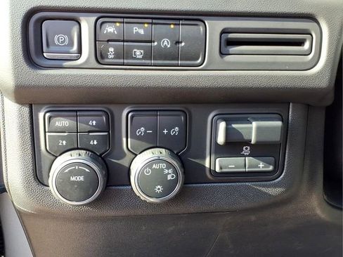Used 2023 Chevrolet Tahoe LT w/ Luxury Package AWD/4WD image 18