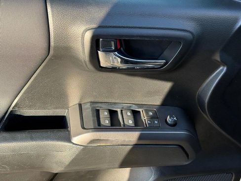 Certified 2021 Toyota Tacoma SR5 image 18