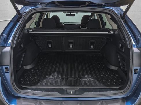 Used 2020 Subaru Outback Premium image 9