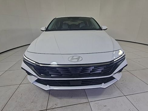 New 2026 Hyundai Elantra Limited FWD image 2