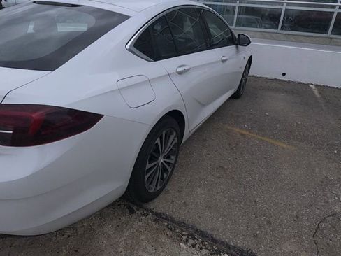 Used 2018 Buick Regal Essence w/ Driver Confidence Package #1 image 4