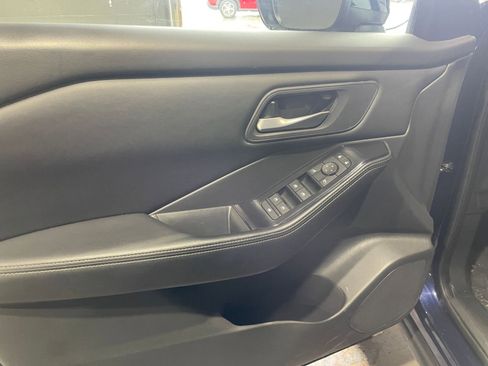 Used 2025 Nissan Rogue SV image 18