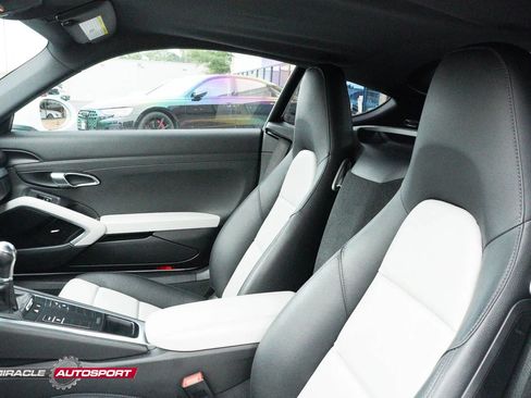 Used 2018 Porsche 718 Cayman RWD image 19