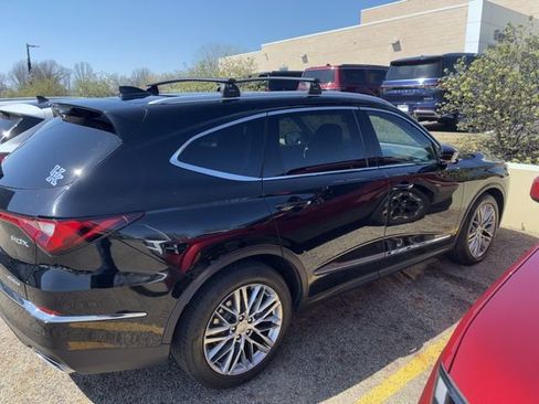 Used 2023 Acura MDX SH-AWD w/ Advance Package image 3