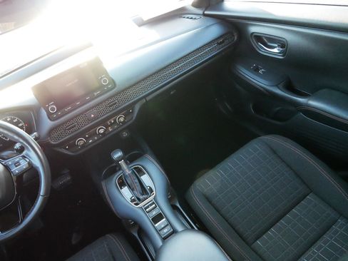 Used 2024 Honda HR-V Sport image 11