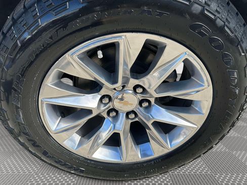 Used 2023 Chevrolet Suburban Premier AWD/4WD image 39