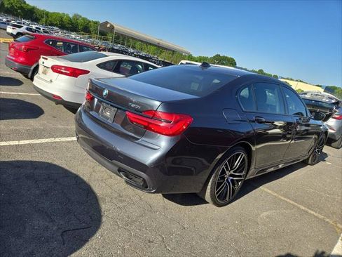 Used 2019 BMW 750i w/ Executive Package RWD image 9
