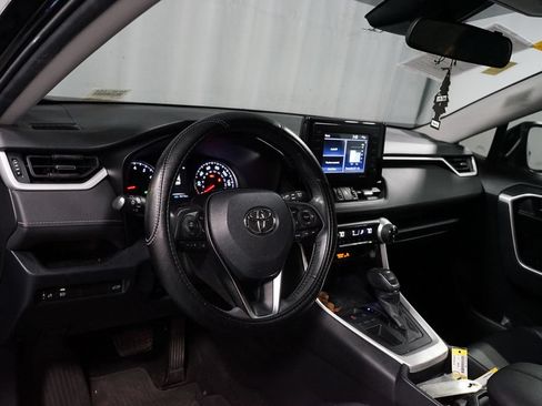 Used 2020 Toyota RAV4 XLE Premium FWD image 7